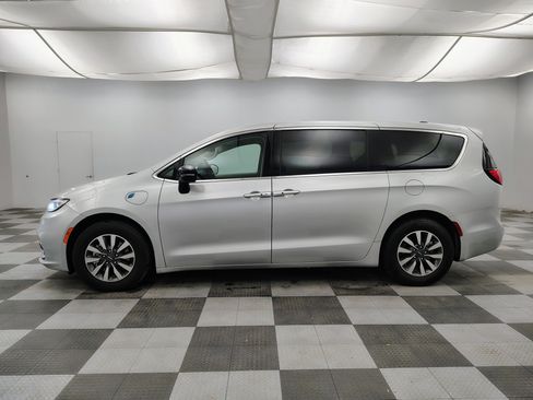 Used 2024 Chrysler Pacifica Limited FWD image 5