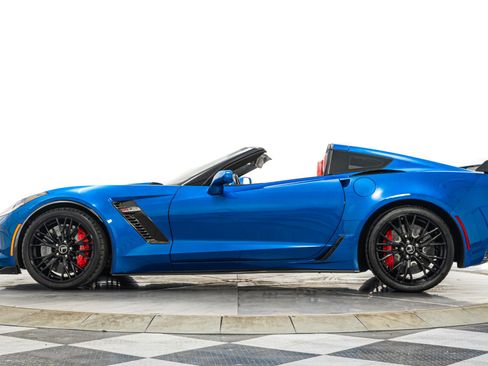 Used 2015 Chevrolet Corvette Z06 w/ 3LZ Preferred Equipment Group image 6