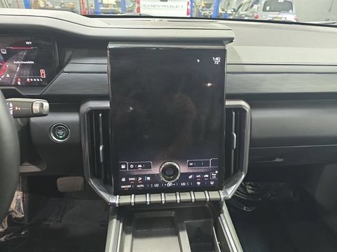 Used 2024 GMC Acadia AT4 w/ Luxury Package AWD/4WD image 25