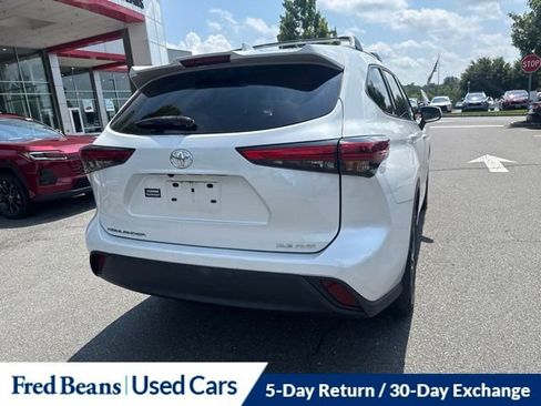 Used 2022 Toyota Highlander XLE AWD/4WD image 7