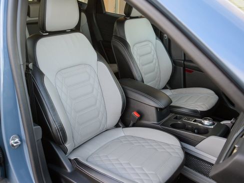 Used 2023 Ford Escape SE w/ PHEV Premium Package image 35