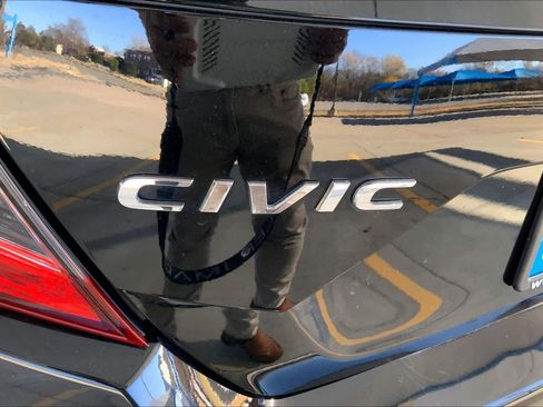 Used 2018 Honda Civic LX image 10