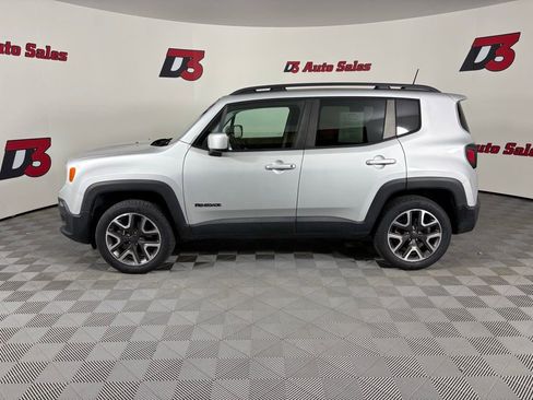 Used 2018 Jeep Renegade Latitude w/ Popular Equipment Group AWD/4WD image 3