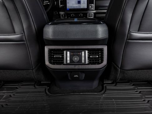 Used 2026 Ford F450 Platinum w/ FX4 Off-Road Package image 32