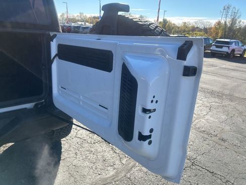 Used 2022 Ford Bronco Badlands image 34