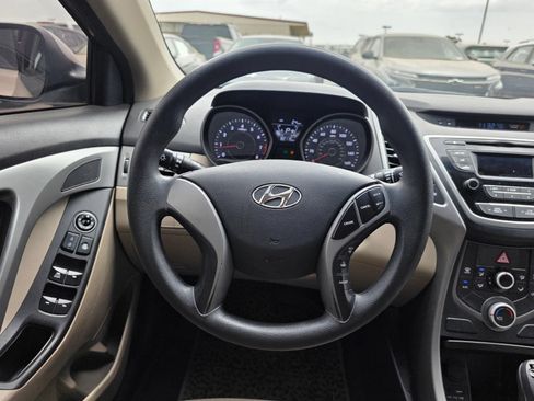 Used 2014 Hyundai Elantra SE FWD image 19