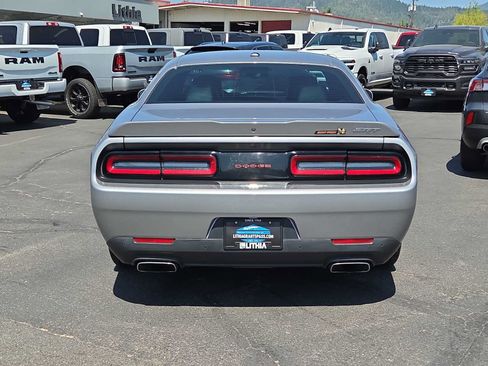 Used 2016 Dodge Challenger SRT w/ Technology Group RWD image 13