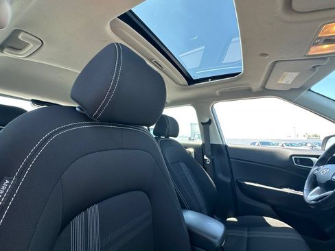 Used 2025 Hyundai Venue SEL FWD image 21