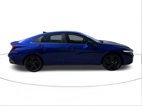 New 2026 Hyundai Elantra SEL Sport FWD image 2