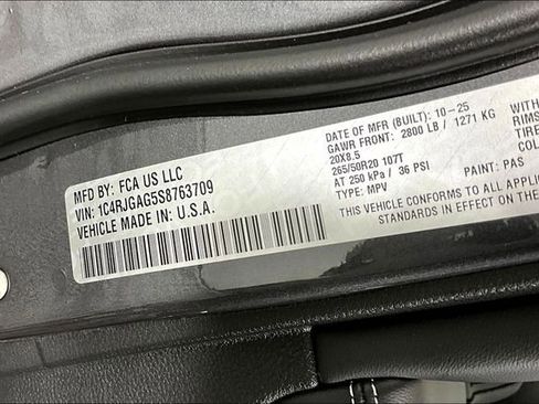 New 2025 Jeep Grand Cherokee Altitude image 9