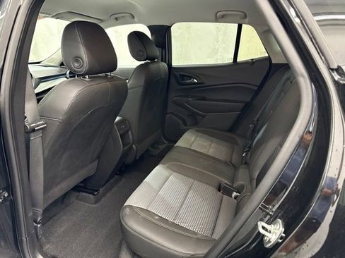 Used 2025 Chevrolet Trax LT w/ LT Convenience Package FWD image 18