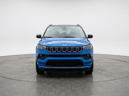 Used 2025 Jeep Compass Limited image 2