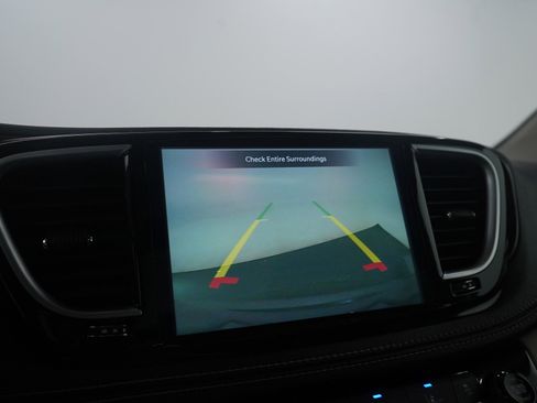 Used 2023 Chrysler Pacifica Limited image 31