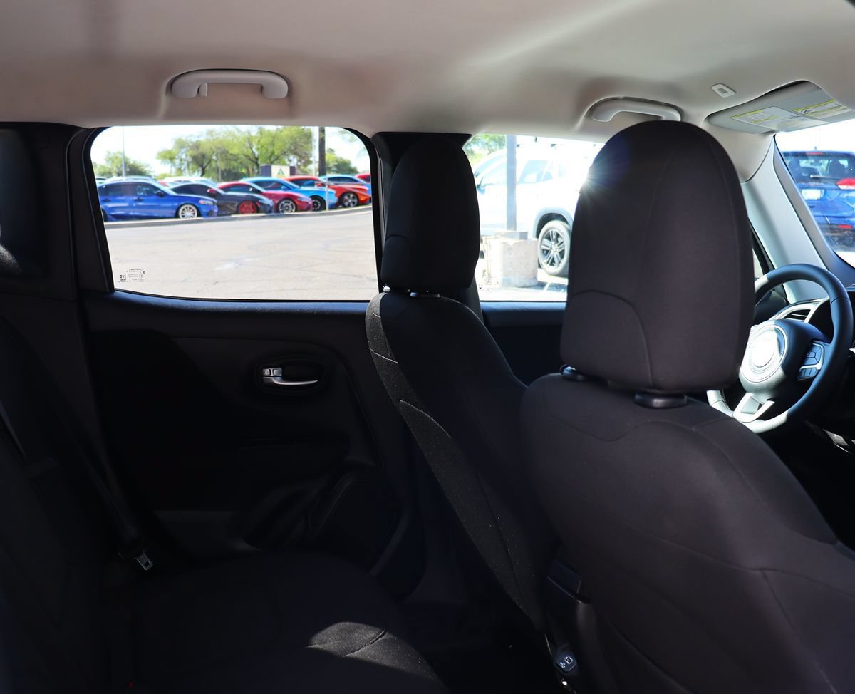 Used 2020 Jeep Renegade Latitude w/ Popular Equipment Group FWD image 28