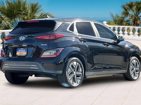 Used 2023 Hyundai Kona SE image 4