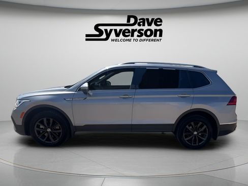 Used 2022 Volkswagen Tiguan SE AWD/4WD image 2