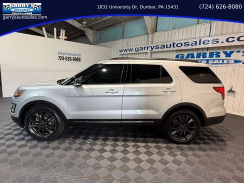 Used 2017 Ford Explorer XLT w/ Equipment Group 202A AWD/4WD image 8