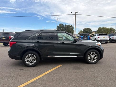 Used 2022 Ford Explorer XLT AWD/4WD image 5