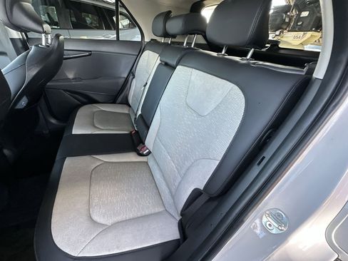 Certified 2024 Kia Niro SX image 26