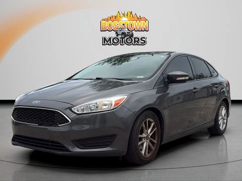 Used 2016 Ford Focus SE FWD image 1