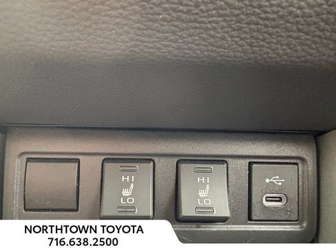 Used 2024 Toyota Corolla Cross XLE image 21