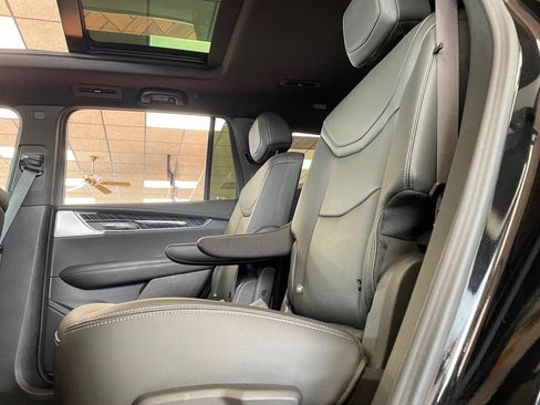 Used 2023 Cadillac XT6 Premium Luxury w/ Technology Package AWD/4WD image 21