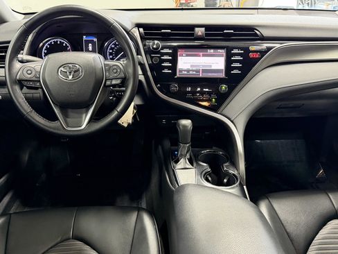 Used 2019 Toyota Camry SE w/ Carpet Mat Package FWD image 5