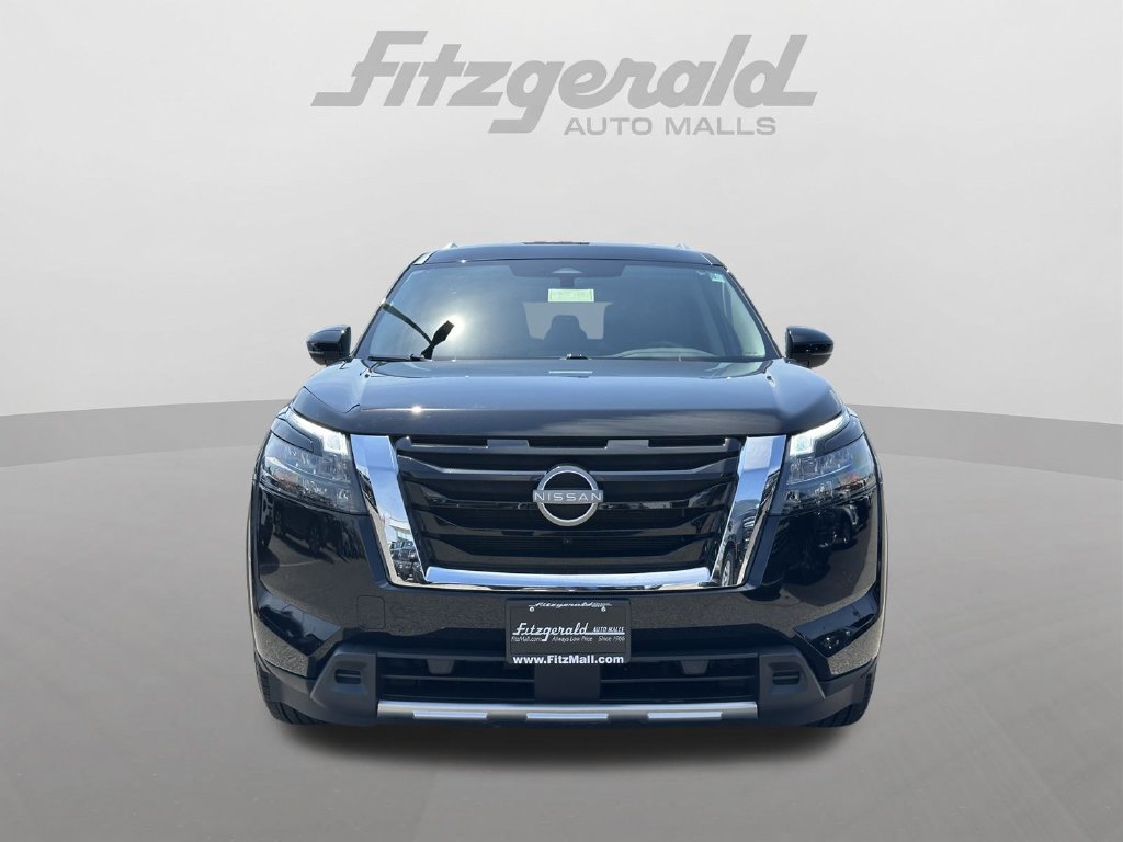 Used 2025 Nissan Pathfinder SL AWD/4WD image 2