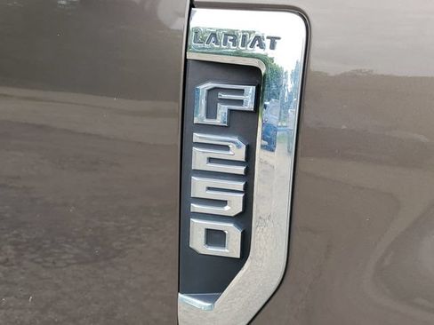 Used 2017 Ford F250 Lariat w/ Lariat Value Package AWD/4WD image 6