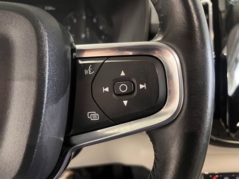 Used 2019 Volvo XC40 T5 Momentum image 26