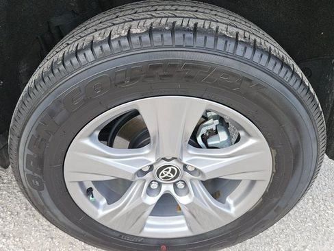 Used 2022 Toyota RAV4 XLE FWD image 22