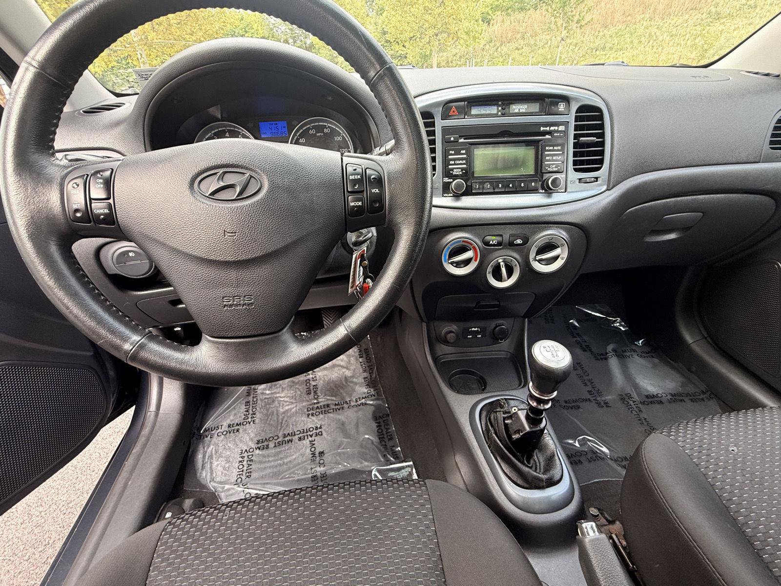 Used 2010 Hyundai Accent SE FWD image 20