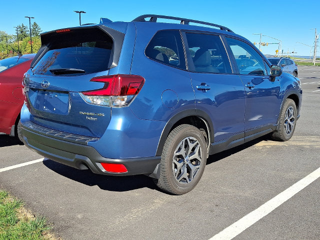 Used 2022 Subaru Forester Premium AWD/4WD image 6