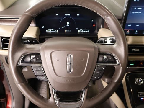 Used 2022 Lincoln Nautilus Reserve image 3