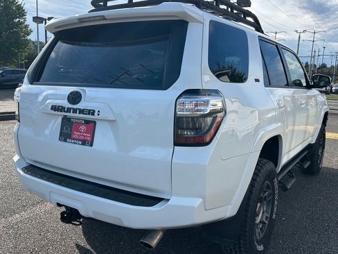 Certified 2022 Toyota 4Runner SR5 AWD/4WD image 5