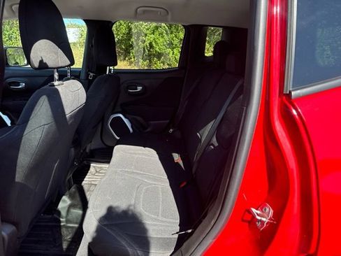 Used 2018 Jeep Renegade Latitude w/ Cold Weather Group AWD/4WD image 13