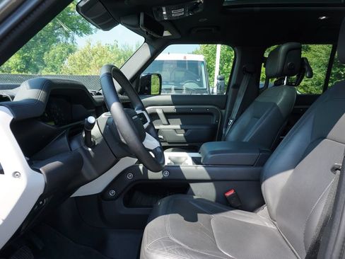 Used 2025 Land Rover Defender 110 X-Dynamic SE AWD/4WD image 10