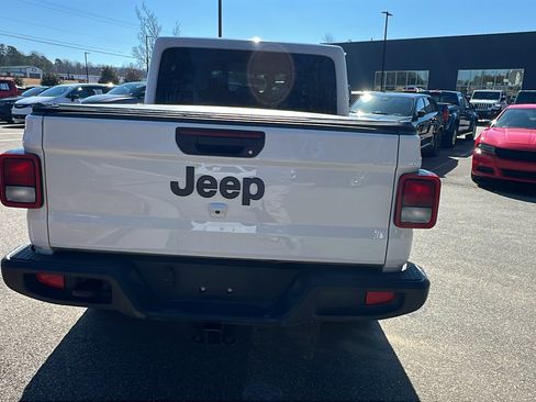 Used 2024 Jeep Gladiator Sport image 9