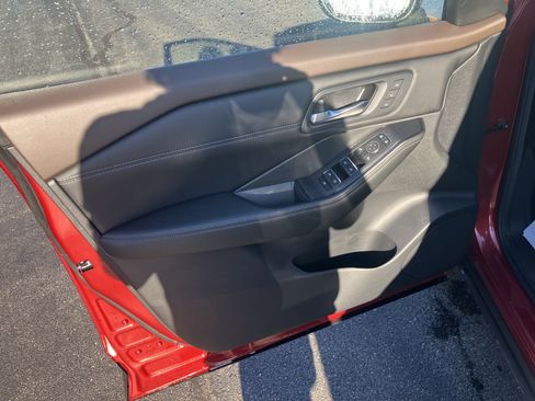 Used 2023 Nissan Rogue SL AWD/4WD image 17