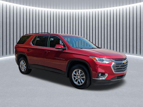 Used 2020 Chevrolet Traverse LT FWD image 2