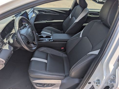 Used 2025 Toyota Camry SE FWD image 2