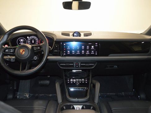 Certified 2024 Porsche Cayenne Coupe AWD/4WD image 38