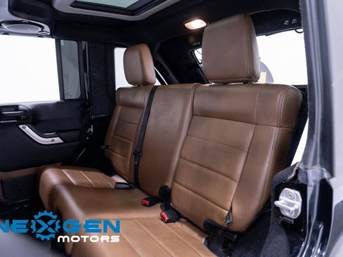 Used 2011 Jeep Wrangler Unlimited Rubicon image 46