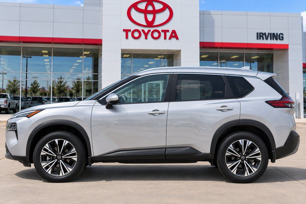 Used 2023 Nissan Rogue SV AWD/4WD image 12