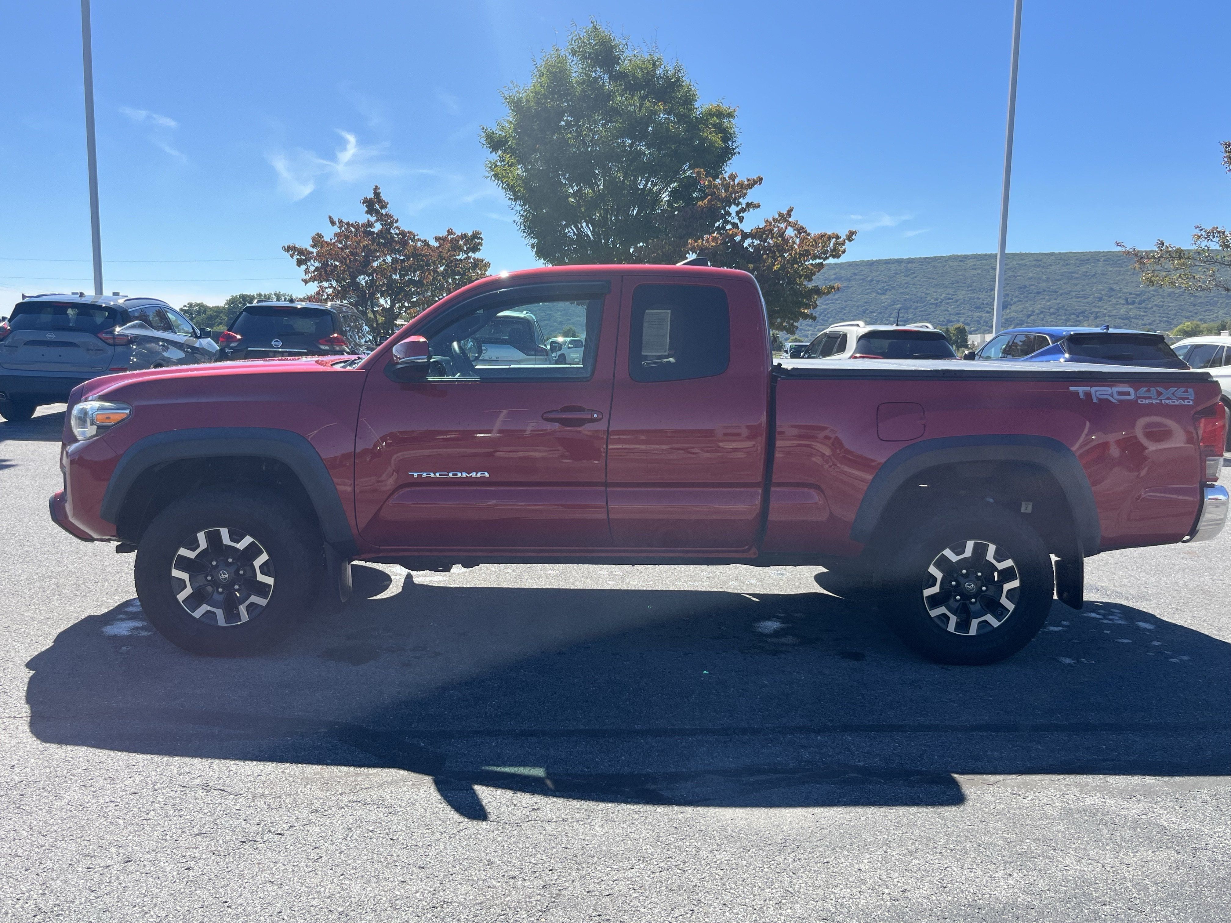 Used 2017 Toyota Tacoma TRD Off-Road w/ Tow Package AWD/4WD image 7