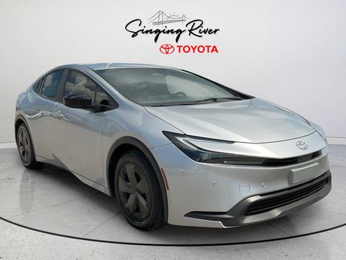 Used 2024 Toyota Prius FWD image 1