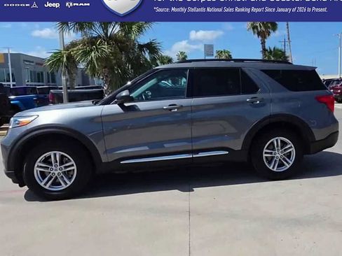 Used 2022 Ford Explorer XLT AWD/4WD image 5