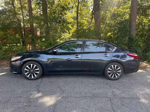 Used 2018 Nissan Altima 2.5 SL FWD image 2
