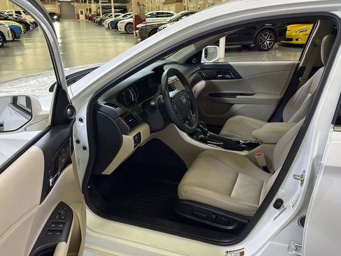 Used 2016 Honda Accord Touring image 11