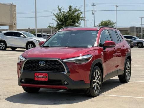 Used 2023 Toyota Corolla Cross XLE w/ Convenience Package FWD image 8